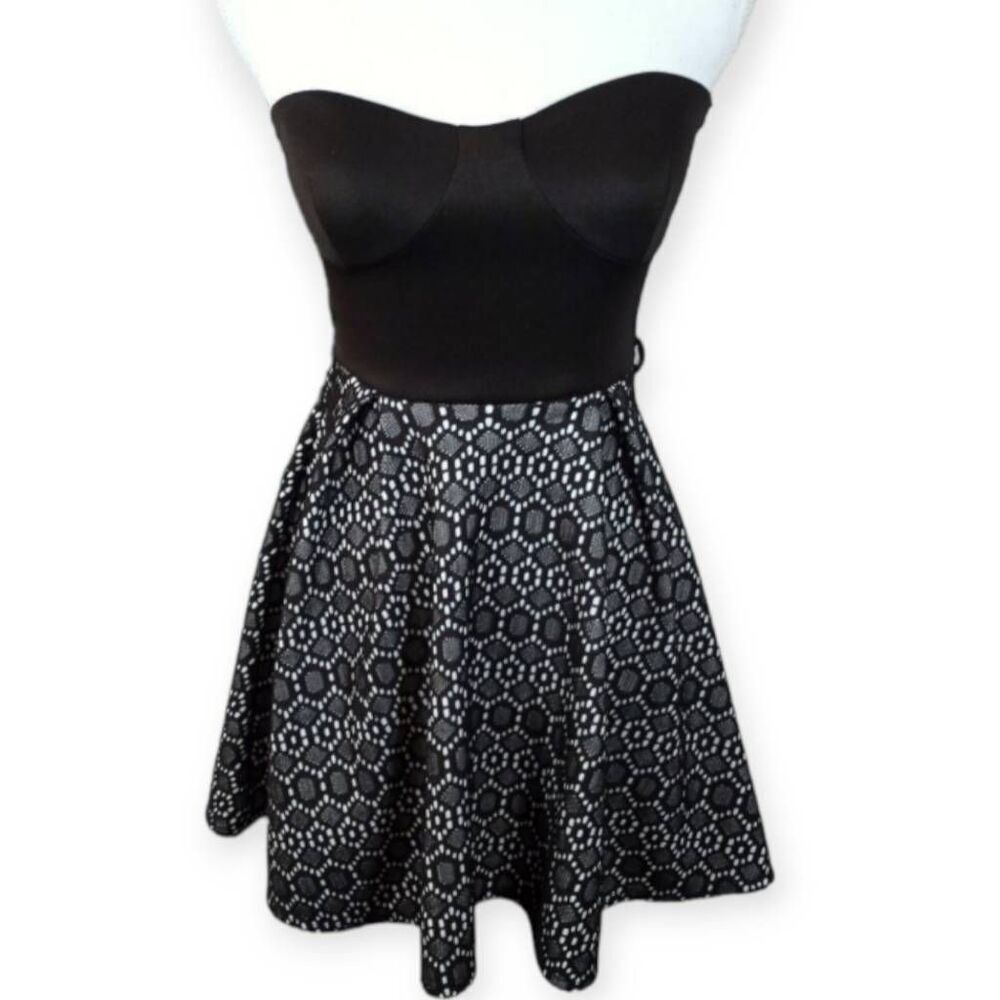 PAPAYA STRAPLESS BLACK & WHITE DRESS SZ.S EUC